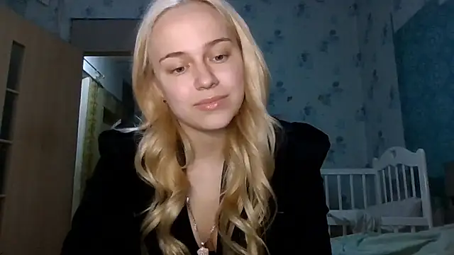 Snapshot of Barbie___girl chatting on 04/10/26, 04:25 Barbie girl online show from 04/10/26, 04:25