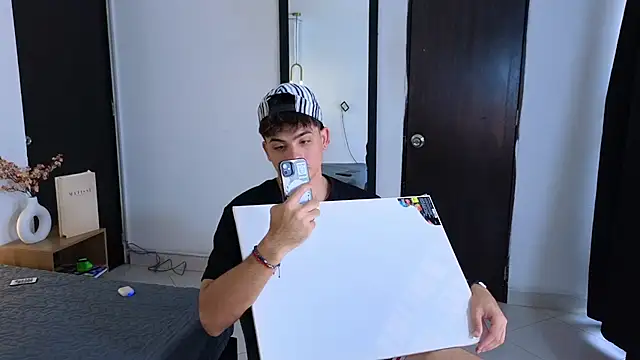 MrAdonis  online show from 03/31/26, 07:16