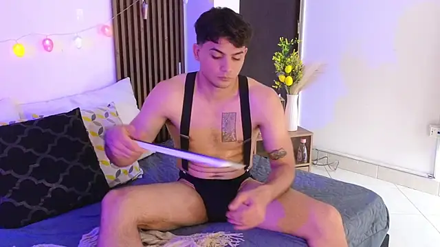 MrAdonis  online show from 04/05/26, 07:31