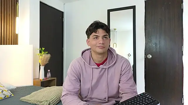 MrAdonis  online show from 04/08/26, 06:53