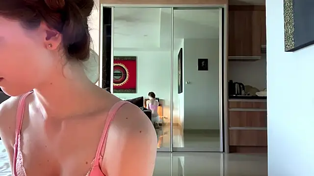 Kissme Kira online show from 03/18/26, 01:42