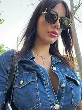 Snapshot of RaniaSnow chatting on 07/19/26, 03:59 RaniaSnow online show from 07/19/26, 03:59