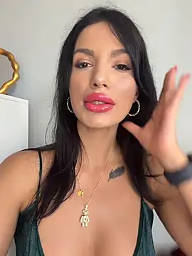 Snapshot of RaniaSnow chatting on 06/17/26, 08:03 RaniaSnow online show from 06/17/26, 08:03
