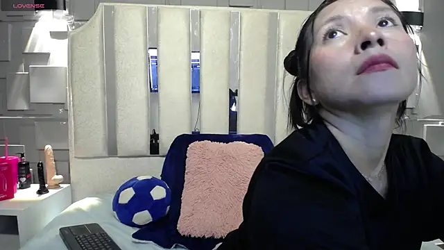 Chloe16  online show from 04/13/26, 08:02