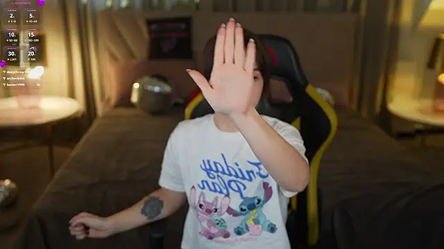 Snapshot of Sweet_cherry054 chatting on 03/24/26, 03:23 Sweet cherry054 online show from 03/24/26, 03:23