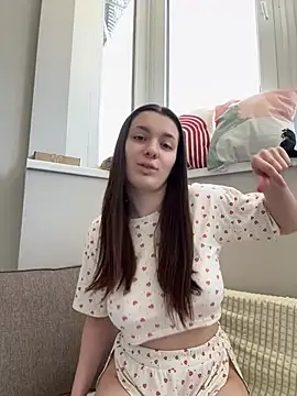 HotCherry18 online show from 04/16/26, 09:43