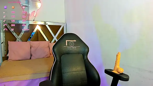 Snapshot of EVANGELIINE_TAY chatting on 03/19/26, 11:43 EVANGELIINE TAY online show from 03/19/26, 11:43