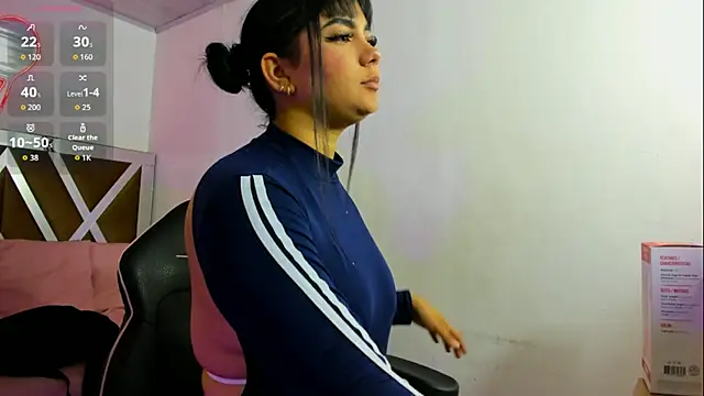 Snapshot of EVANGELIINE_TAY chatting on 04/04/26, 11:39 EVANGELIINE TAY online show from 04/04/26, 11:39