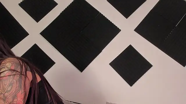 Emily Rousess online show from 04/04/26, 10:44