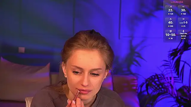 Snapshot of Mickey_Milk chatting on 04/07/26, 06:54 Mickey Milk online show from 04/07/26, 06:54