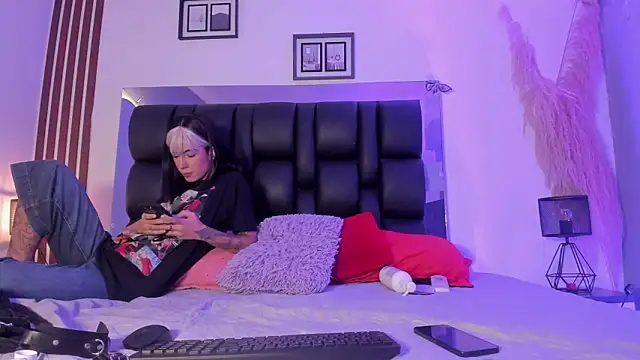 dalhia and hades online show from 04/08/26, 12:39