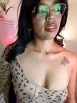 Snapshot of nathyjonees chatting on 06/17/26, 11:20 nathyjonees online show from 06/17/26, 11:20