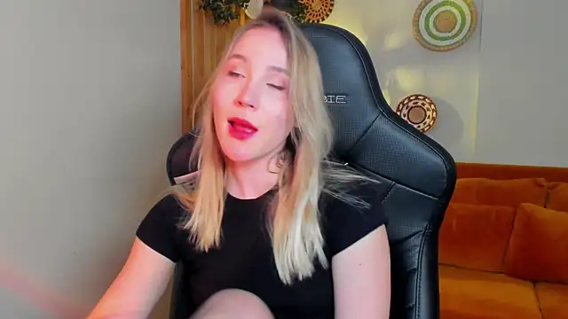 Snapshot of ElaraVoltage chatting on 04/05/26, 05:14 ElaraVoltage online show from 04/05/26, 05:14