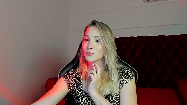 Snapshot of ElaraVoltage chatting on 03/25/26, 05:12 ElaraVoltage online show from 03/25/26, 05:12