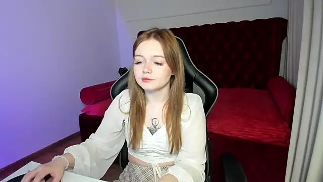 ElinaVale online show from 06/15/26, 05:07