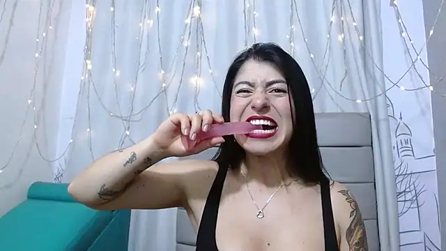 carolinabernalrs online show from 04/25/26, 03:53