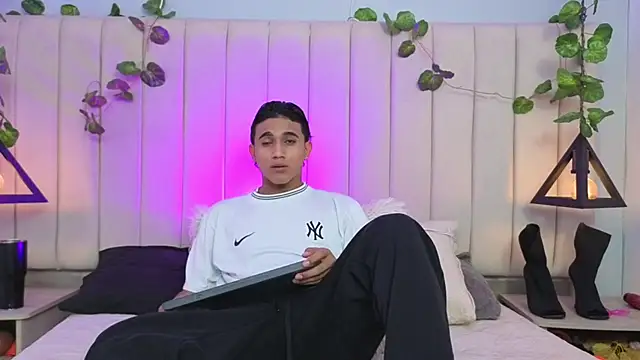 Morgan Bladee online show from 04/05/26, 06:03