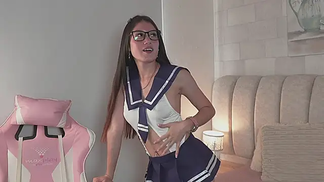 Snapshot of Alanna-Rosse chatting on 05/11/26, 04:04 Alanna-Rosse online show from 05/11/26, 04:04