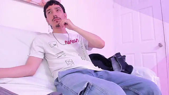 finn jackson online show from 03/26/26, 07:56