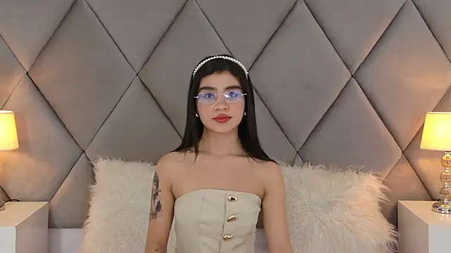 OliviaDiaz online show from 05/17/26, 08:09