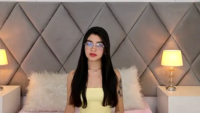 OliviaDiaz online show from 05/25/26, 08:07