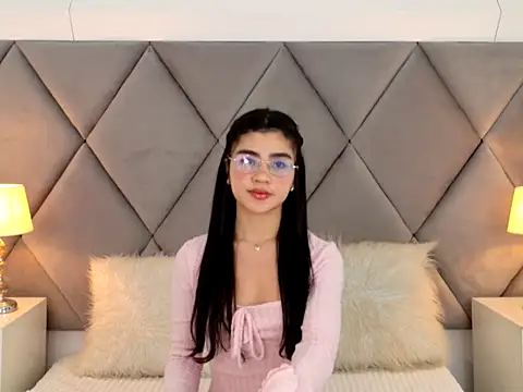 OliviaDiaz online show from 04/26/26, 08:17