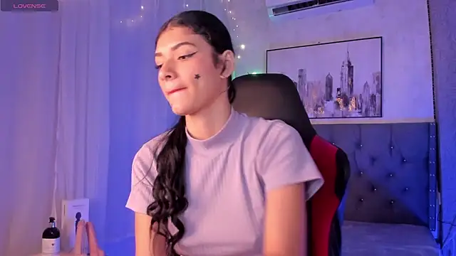 Snapshot of karolina_vince chatting on 04/15/26, 07:58 karolina vince online show from 04/15/26, 07:58