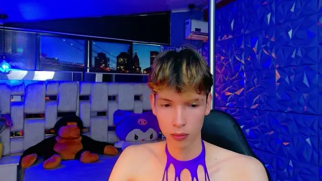 Stefany PiInk online show from 04/07/26, 08:21