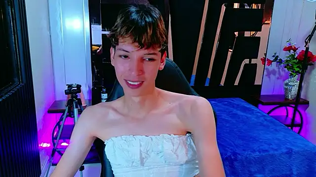 Stefany PiInk online show from 04/08/26, 12:17