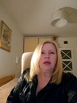 Snapshot of JanieLight53 chatting on 03/24/26, 12:32 JanieLight53 online show from 03/24/26, 12:32