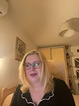 Snapshot of JanieLight53 chatting on 03/23/26, 12:22 JanieLight53 online show from 03/23/26, 12:22