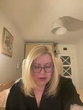 Snapshot of JanieLight53 chatting on 04/14/26, 07:08 JanieLight53 online show from 04/14/26, 07:08