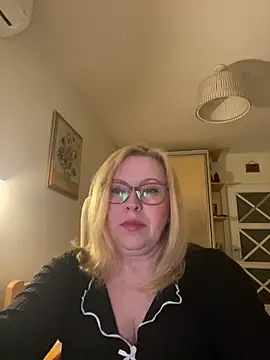 Snapshot of JanieLight53 chatting on 03/21/26, 10:02 JanieLight53 online show from 03/21/26, 10:02