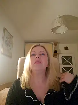 Snapshot of JanieLight53 chatting on 04/02/26, 05:08 JanieLight53 online show from 04/02/26, 05:08