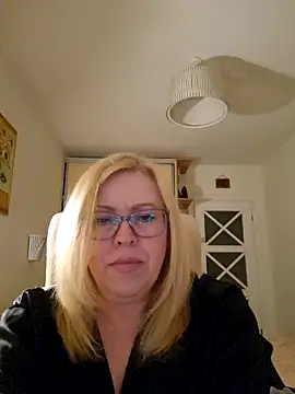 Snapshot of JanieLight53 chatting on 04/13/26, 05:39 JanieLight53 online show from 04/13/26, 05:39