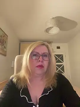 Snapshot of JanieLight53 chatting on 04/09/26, 06:47 JanieLight53 online show from 04/09/26, 06:47