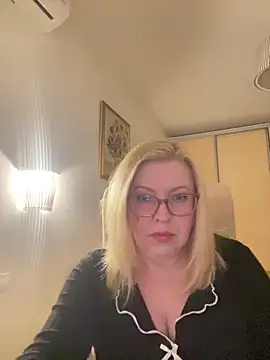 Snapshot of JanieLight53 chatting on 03/13/26, 08:03 JanieLight53 online show from 03/13/26, 08:03