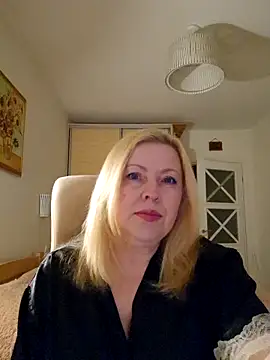 Snapshot of JanieLight53 chatting on 04/04/26, 08:37 JanieLight53 online show from 04/04/26, 08:37