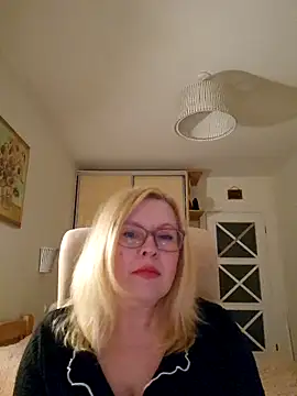 Snapshot of JanieLight53 chatting on 03/24/26, 05:02 JanieLight53 online show from 03/24/26, 05:02