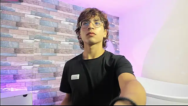 Snapshot of JUSTIN_TAY1 chatting on 03/30/26, 11:33 JUSTIN TAY1 online show from 03/30/26, 11:33