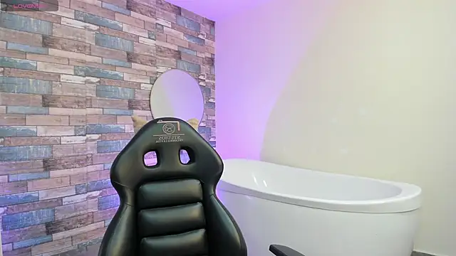 Snapshot of JUSTIN_TAY1 chatting on 03/27/26, 11:44 JUSTIN TAY1 online show from 03/27/26, 11:44