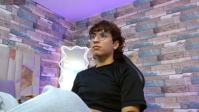 Snapshot of JUSTIN_TAY1 chatting on 03/21/26, 11:58 JUSTIN TAY1 online show from 03/21/26, 11:58