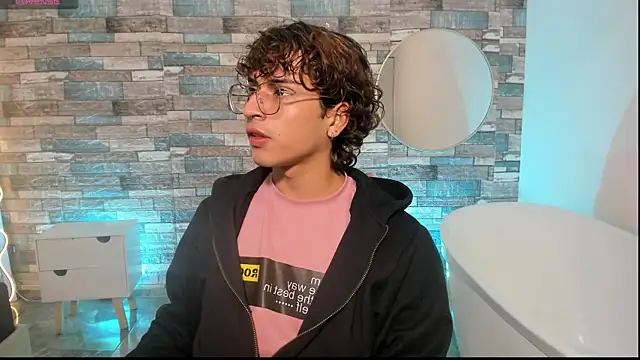 Snapshot of JUSTIN_TAY1 chatting on 04/05/26, 11:28 JUSTIN TAY1 online show from 04/05/26, 11:28