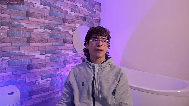 Snapshot of JUSTIN_TAY1 chatting on 03/25/26, 12:15 JUSTIN TAY1 online show from 03/25/26, 12:15