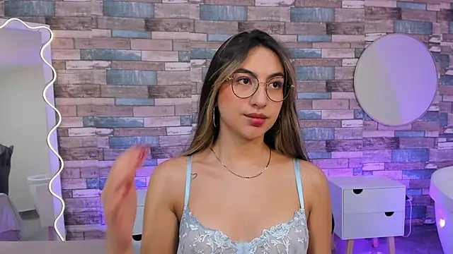 Snapshot of cloe_1tay chatting on 03/27/26, 03:04 cloe 1tay online show from 03/27/26, 03:04