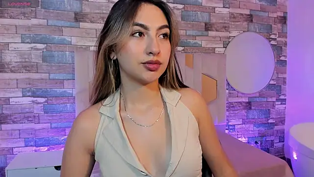 Snapshot of cloe_1tay chatting on 04/14/26, 03:11 cloe 1tay online show from 04/14/26, 03:11