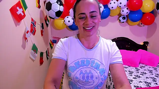 Snapshot of sara_florez12 chatting on 06/11/26, 11:35 sara florez12 online show from 06/11/26, 11:35