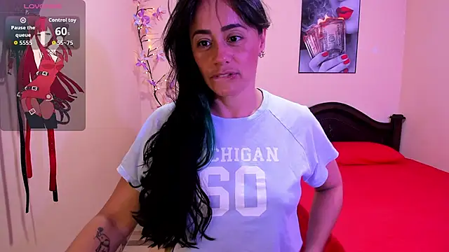 Snapshot of sara_florez12 chatting on 07/11/26, 11:21 sara florez12 online show from 07/11/26, 11:21