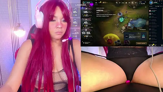 Snapshot of LadyReload chatting on 05/18/26, 04:23 LadyReload online show from 05/18/26, 04:23