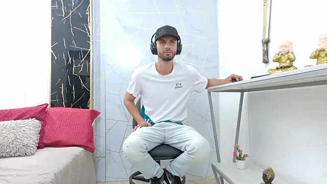 KingOfTemptation online show from 06/11/26, 03:58